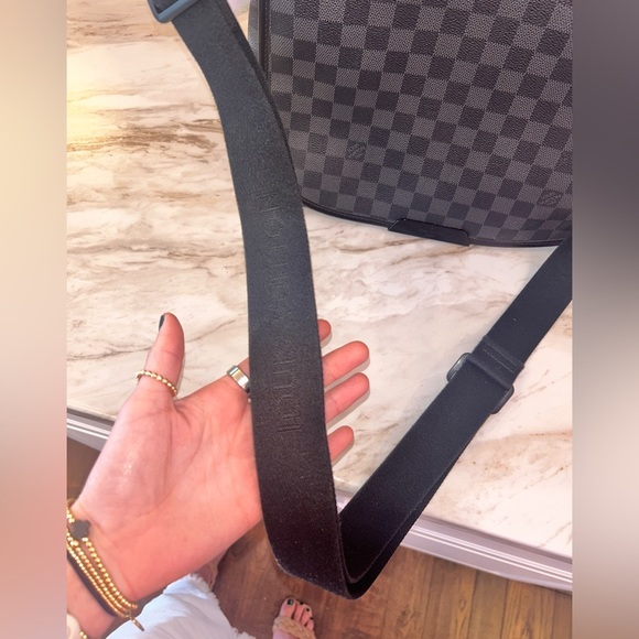 Louis Vuitton District Messenger Bag Damier Graphite - Picture 15 of 16